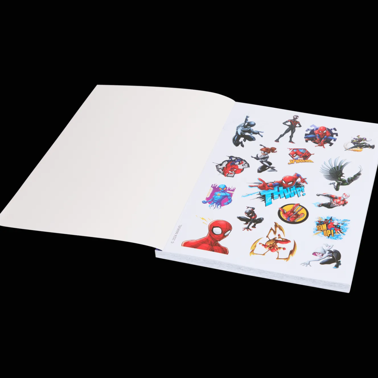 Coloriage Et Dessin*Action Livre de coloriage avec autocollants Disney